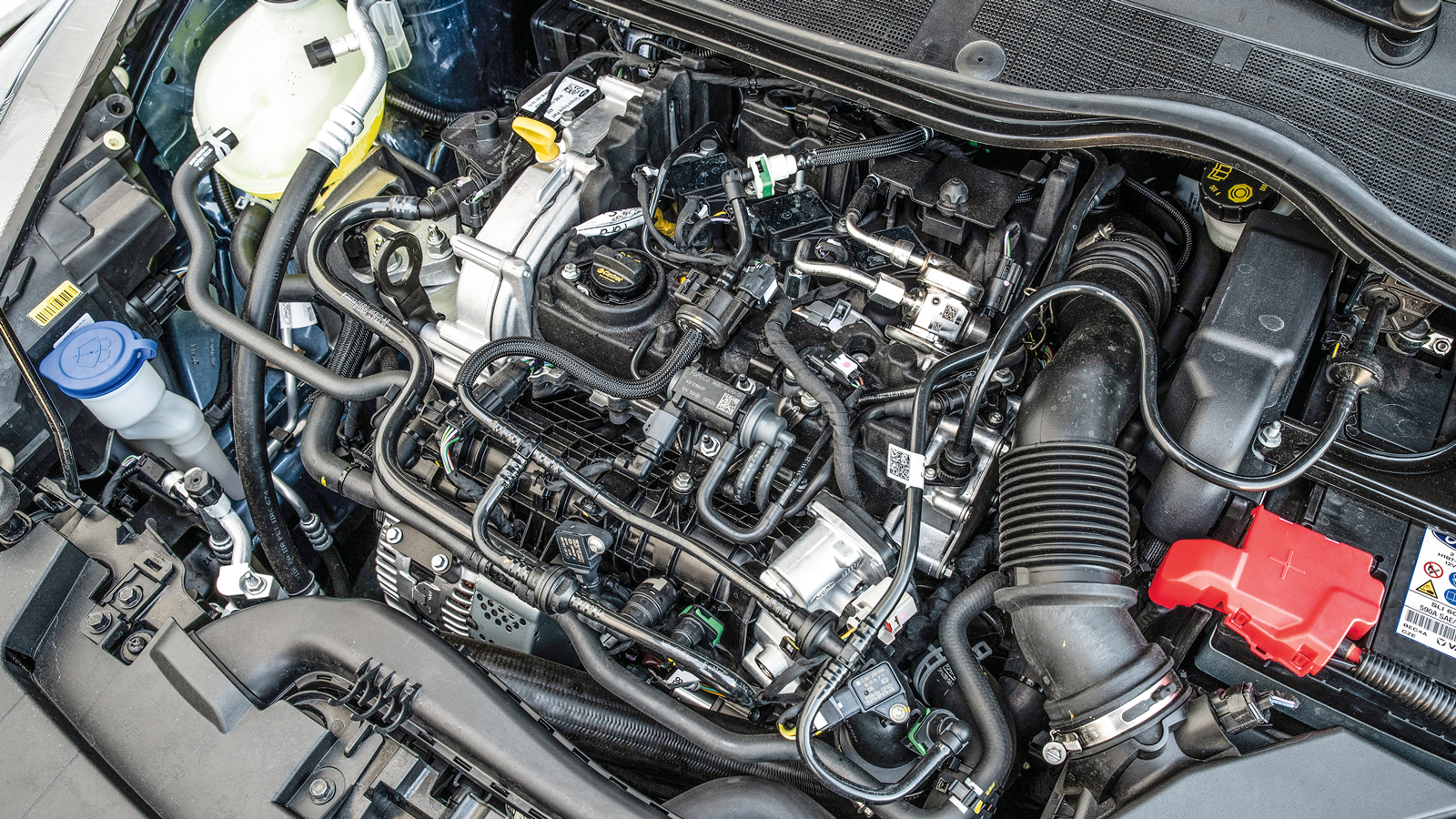 Ο EcoBoost κινητήρας δείχνει τις δυνατότητες τους όταν ανέβουν λίγο οι στροφές, όντας αρκετός δυνατός στο μεσαίο φάσμα, αλλά με αρκετούς κραδασμούς στ